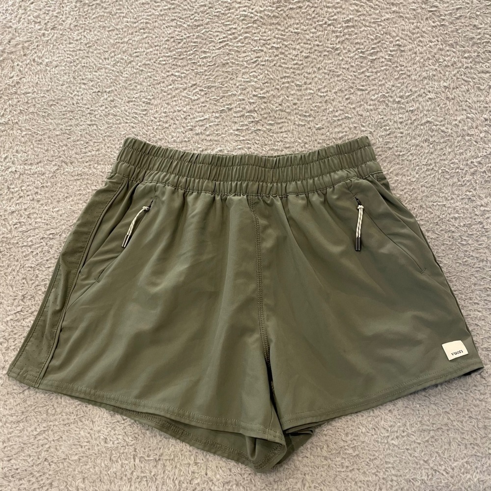 Vuori Dash Shorts Womens Small Sage Green 2.5" Inseam Elastic Waist VW367